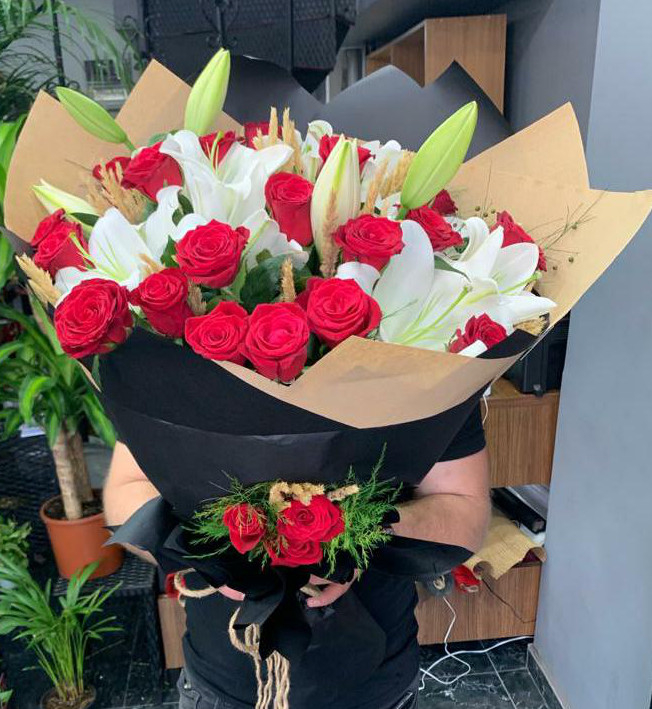 Özel Büyük Kırmızı Gül Lilyum Buketi