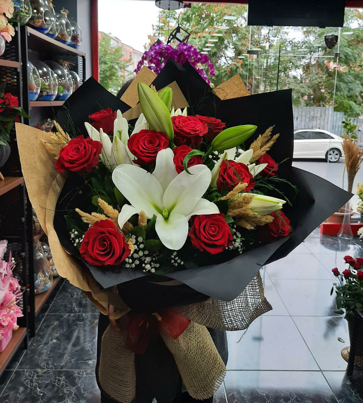 Özel Lilyum Gül Buketi